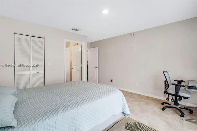 17958 SW 14th St, Pembroke Pines, FL 33029