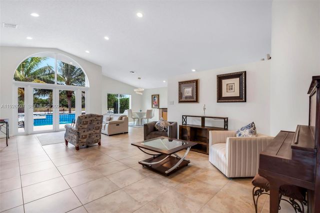 17958 SW 14th St, Pembroke Pines, FL 33029