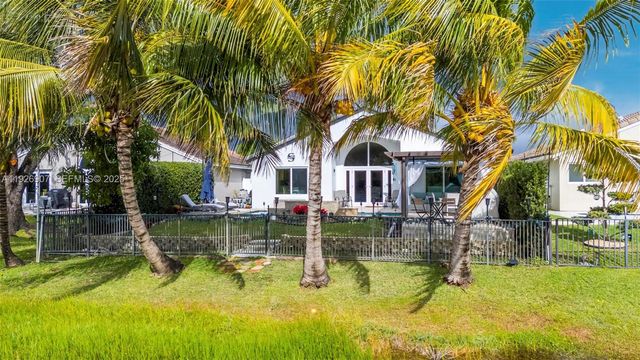 17958 SW 14th St, Pembroke Pines, FL 33029