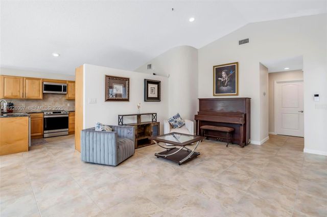 17958 SW 14th St, Pembroke Pines, FL 33029