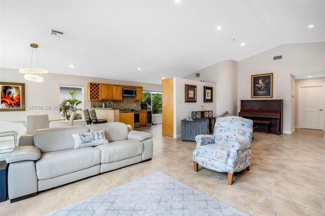 17958 SW 14th St, Pembroke Pines, FL 33029