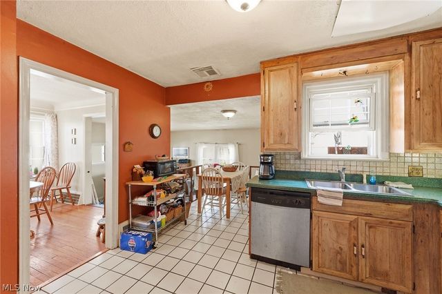 5187 Mayview Road, Lyndhurst, OH 44124