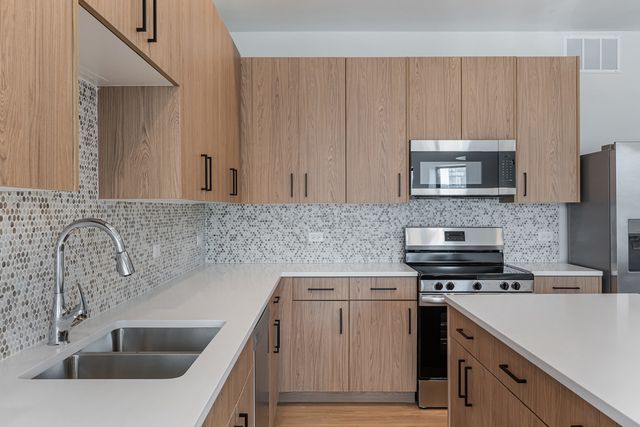 805 N Milwaukee Avenue 2S, Chicago, IL 60642