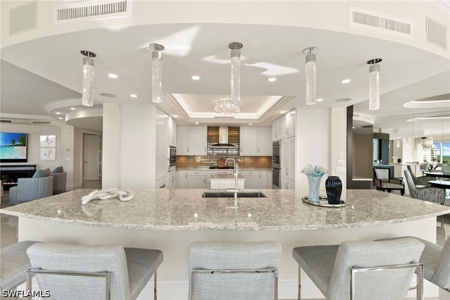 13665 Vanderbilt DR 701, Naples, FL 34110