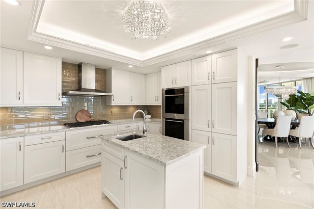 13665 Vanderbilt DR 701, Naples, FL 34110