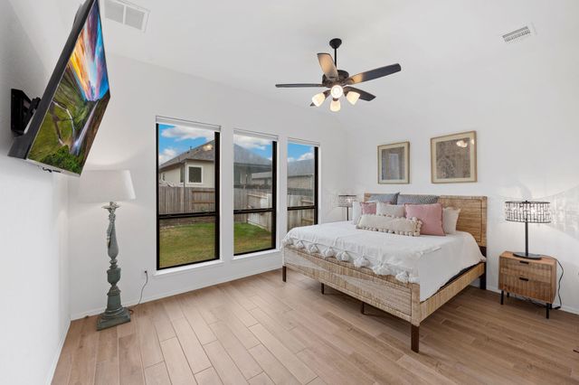 655 Vireos ST, New Braunfels, TX 78132