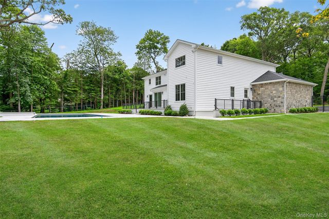 32 Pine Road, Syosset, NY 11791