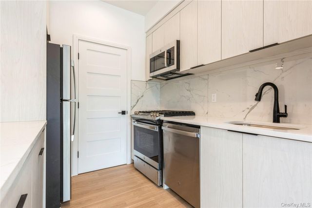 418 Atlantic 208, Oceanside, NY 11572