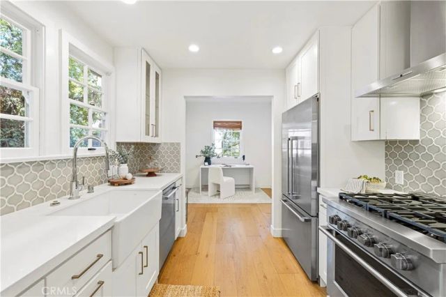 10966 Strathmore 9, Los Angeles, CA 90024