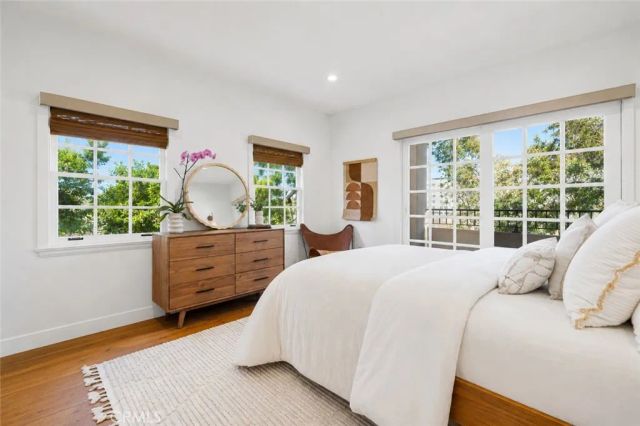 10966 Strathmore 9, Los Angeles, CA 90024