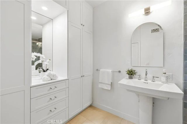 10966 Strathmore 9, Los Angeles, CA 90024
