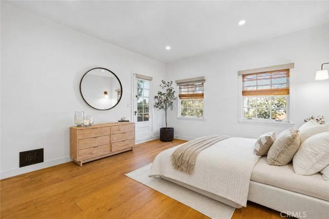 10966 Strathmore 9, Los Angeles, CA 90024