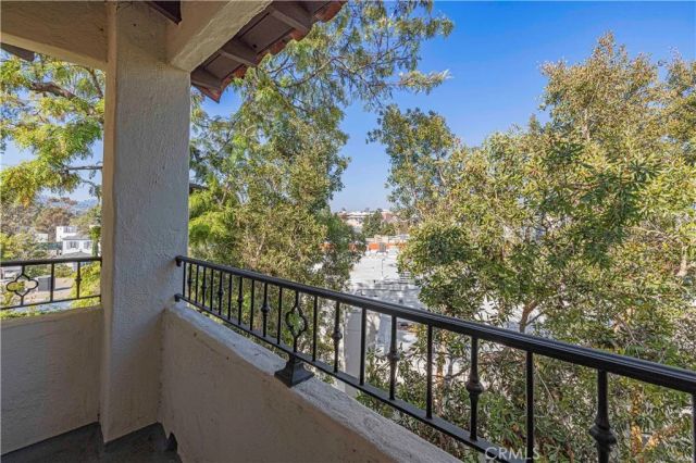 10966 Strathmore 9, Los Angeles, CA 90024