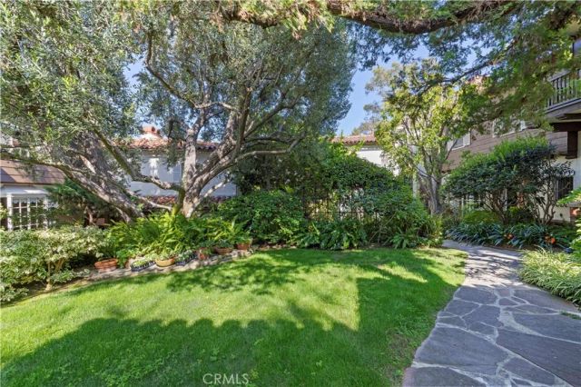 10966 Strathmore 9, Los Angeles, CA 90024