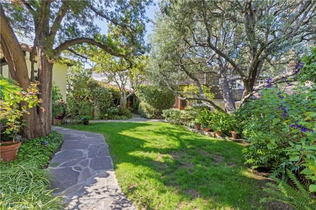 10966 Strathmore 9, Los Angeles, CA 90024