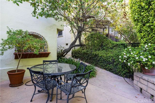 10966 Strathmore 9, Los Angeles, CA 90024