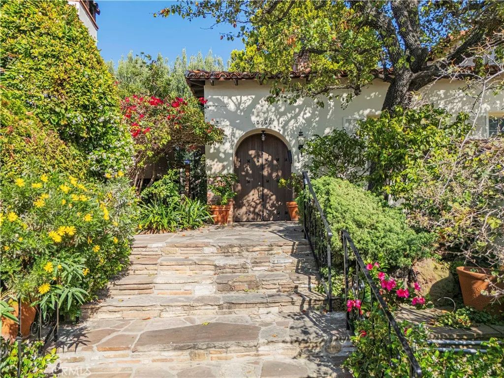 10966 Strathmore 9, Los Angeles, CA 90024