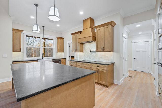 1319 Shady Grove Rd, Clarksville, TN 37043