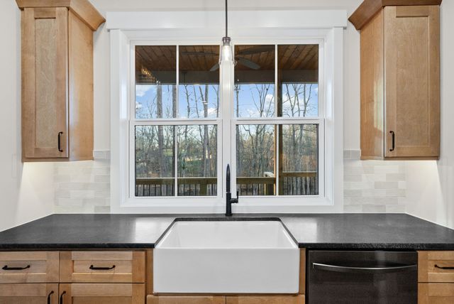 1319 Shady Grove Rd, Clarksville, TN 37043