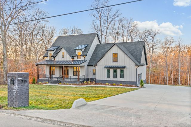 1319 Shady Grove Rd, Clarksville, TN 37043