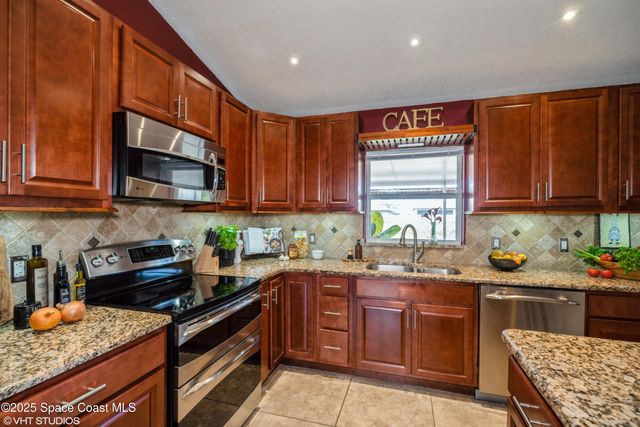 871 Quanah Street SE, Palm Bay, FL 32909