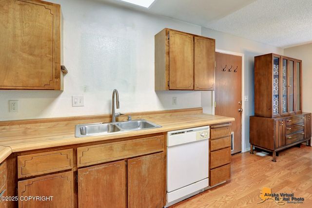 3621 Cloudberry Circle, Anchorage, AK 99507