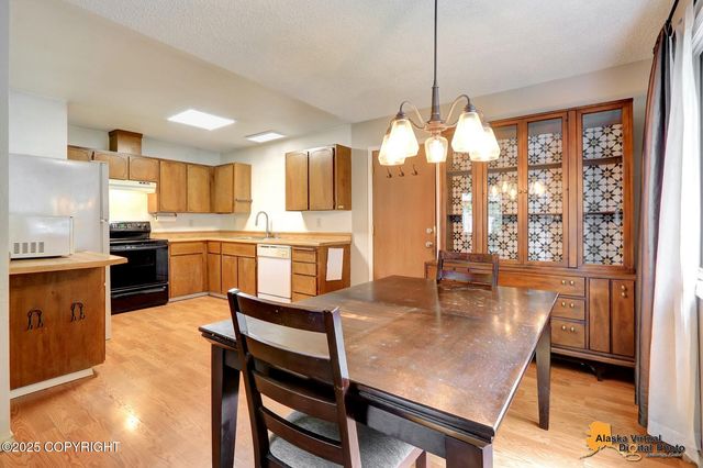 3621 Cloudberry Circle, Anchorage, AK 99507
