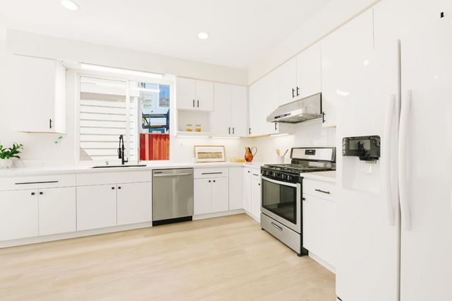 950 Mouton Circle, East Palo Alto, CA 94303