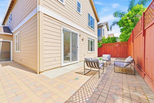 950 Mouton Circle, East Palo Alto, CA 94303