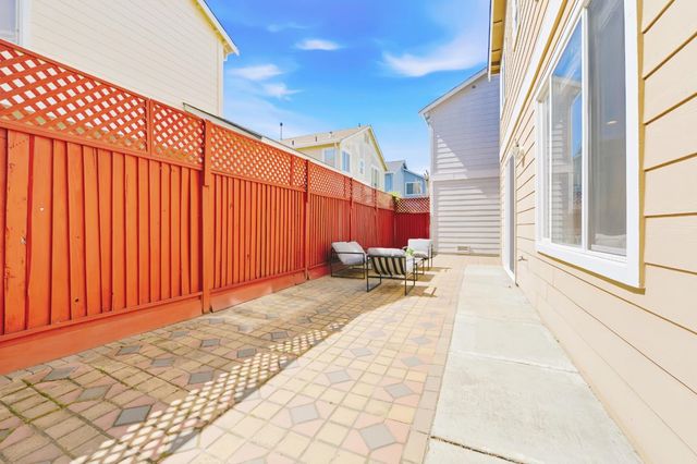 950 Mouton Circle, East Palo Alto, CA 94303