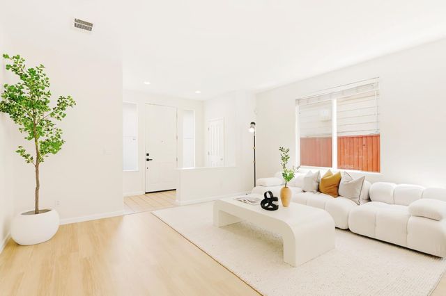 950 Mouton Circle, East Palo Alto, CA 94303