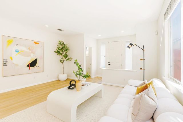 950 Mouton Circle, East Palo Alto, CA 94303