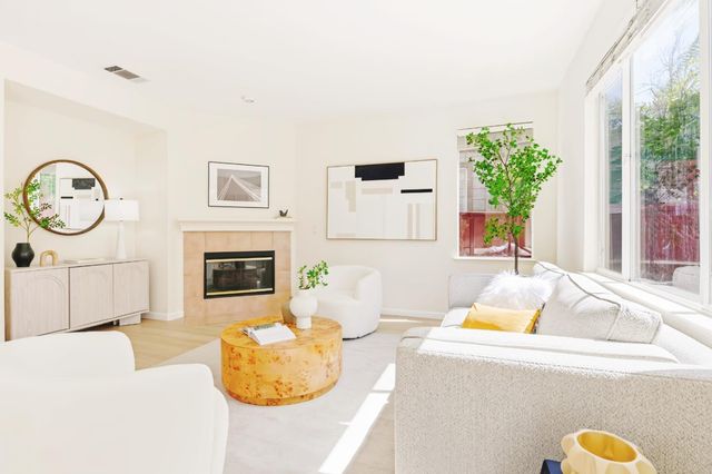 950 Mouton Circle, East Palo Alto, CA 94303