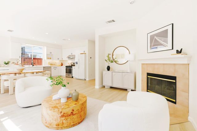 950 Mouton Circle, East Palo Alto, CA 94303