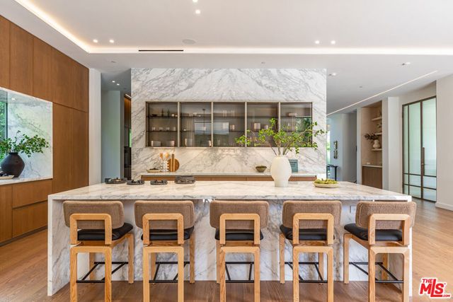 1395 N Doheny Drive, Los Angeles, CA 90069