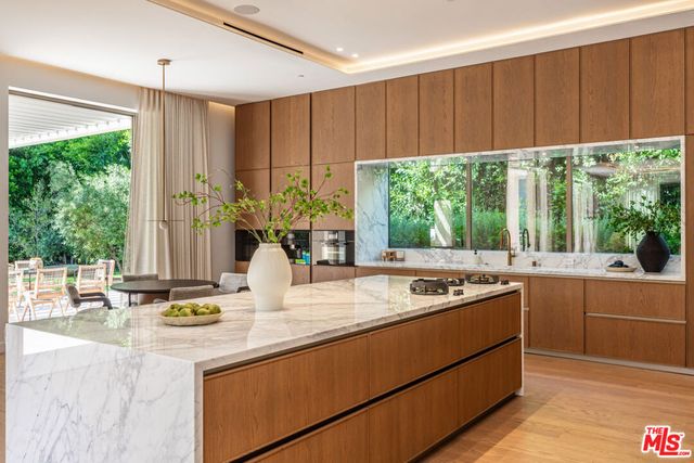 1395 N Doheny Drive, Los Angeles, CA 90069