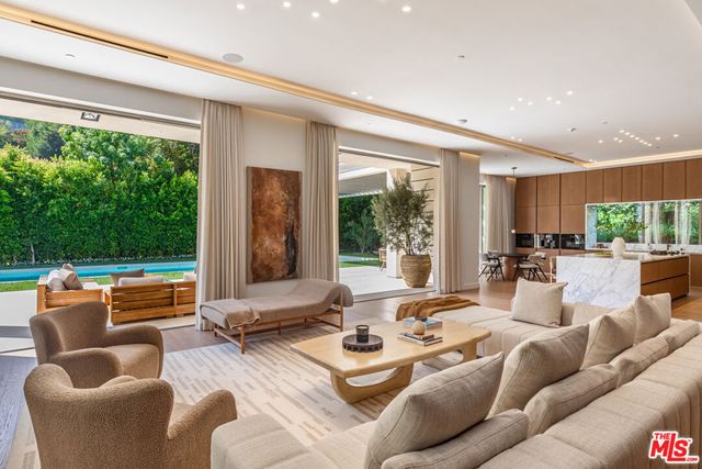 1395 N Doheny Drive, Los Angeles, CA 90069