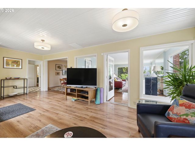 28 W 22nd Ave, Eugene, OR 97405