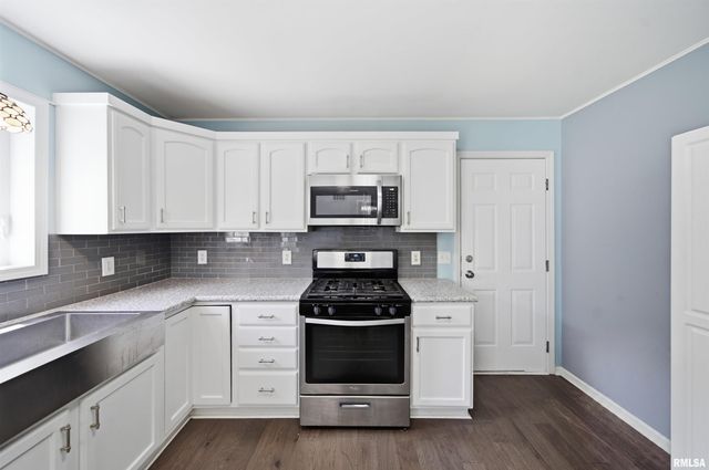 126 S COLUMBUS Street, North Pekin, IL 61554