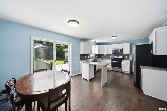 126 S COLUMBUS Street, North Pekin, IL 61554