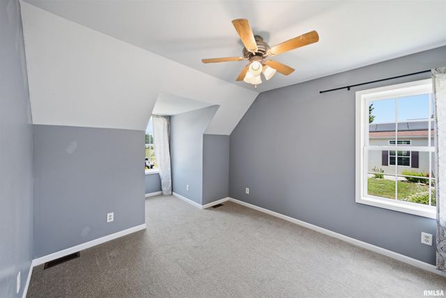 126 S COLUMBUS Street, North Pekin, IL 61554
