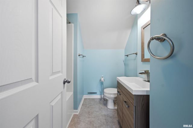 126 S COLUMBUS Street, North Pekin, IL 61554