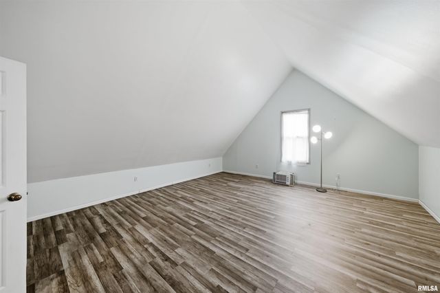 126 S COLUMBUS Street, North Pekin, IL 61554