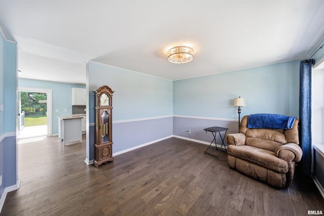126 S COLUMBUS Street, North Pekin, IL 61554