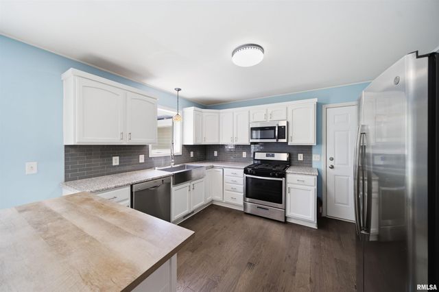 126 S COLUMBUS Street, North Pekin, IL 61554