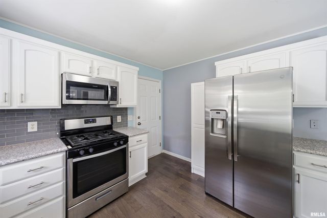 126 S COLUMBUS Street, North Pekin, IL 61554