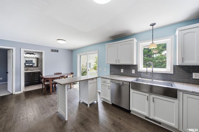 126 S COLUMBUS Street, North Pekin, IL 61554