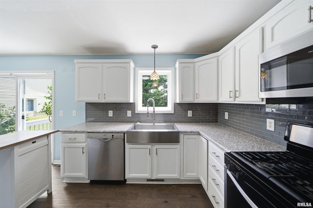 126 S COLUMBUS Street, North Pekin, IL 61554
