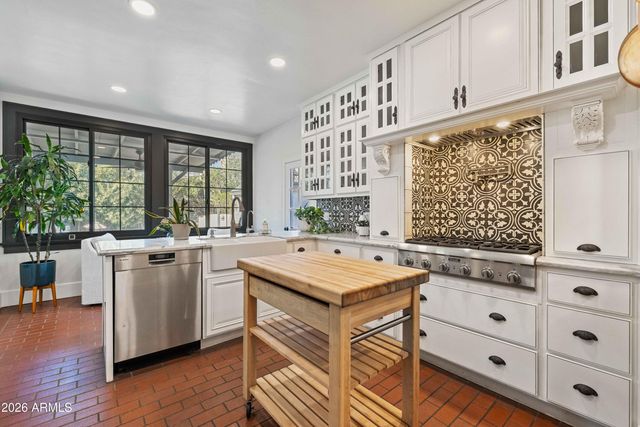 38 W VERNON Avenue, Phoenix, AZ 85003