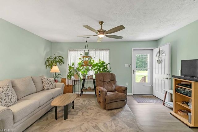 10424 Indian RD, Gloucester, VA 23061